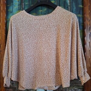 Printed blouse. Three-quarter sleeves. Size medium. Excellent condition